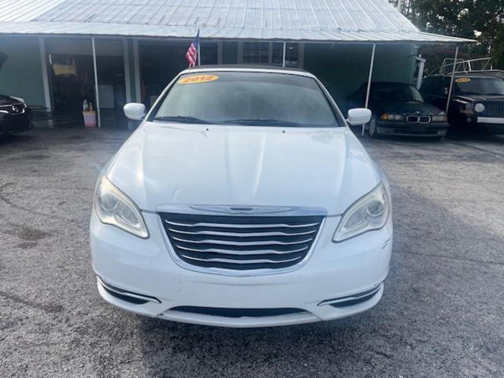 2012 Chrysler 200 Touring's photo