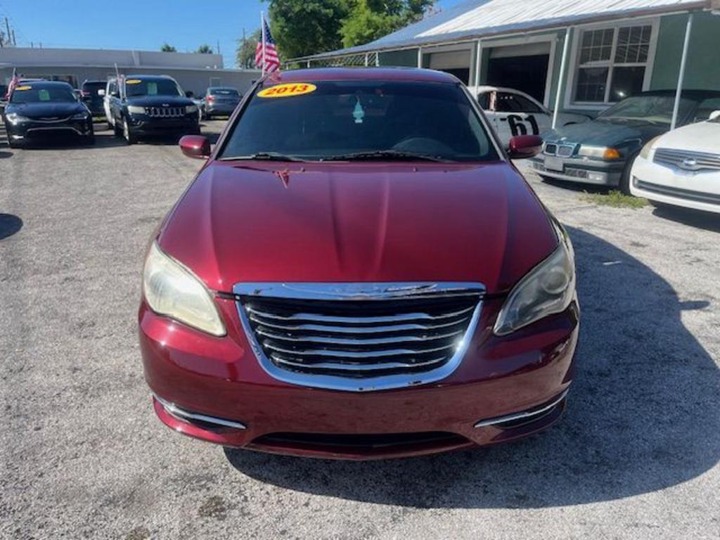 2013 Chrysler 200 Limited's photo