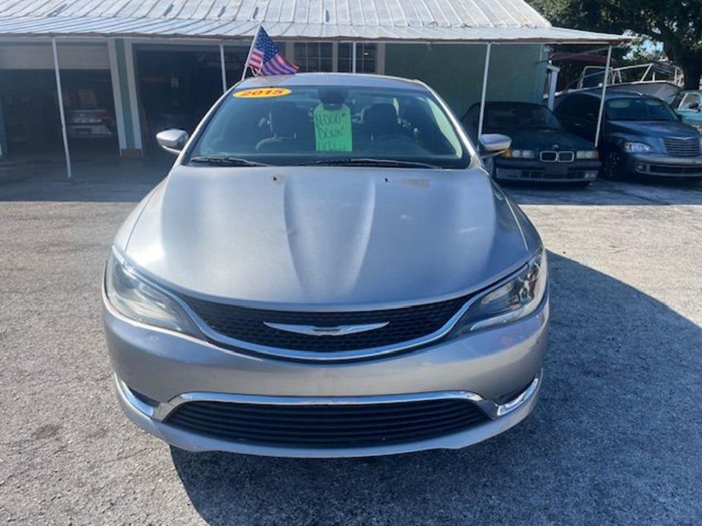 2016 Chrysler 200 Limited's photo