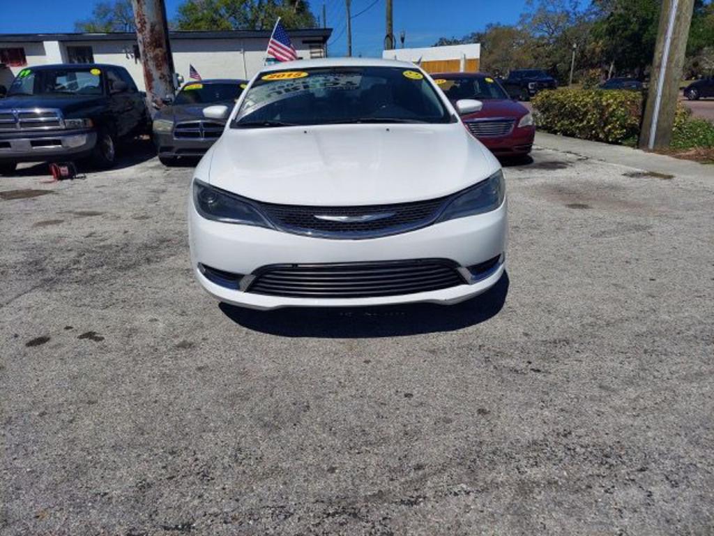 2015 Chrysler 200 Limited's photo